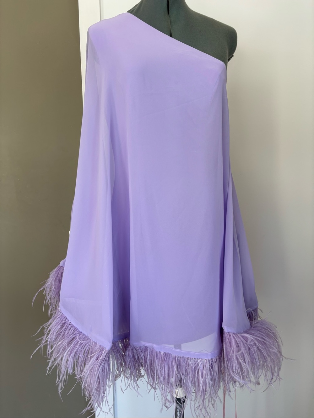 Mac Duggal Lilac One Shoulder Ostrich-Style Feather Trim Dress Size 6 NWT
